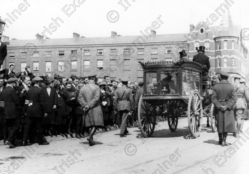 michael collins 2 
 pics from mihael collins supplement 
funeral passing over Patricks Bridge .
ref 1506 MICHAEL C0LLINS BLACK AND WHITE PICS, SURE THEY WERE ALL BLACK AND WHITE 02 IRISH HISTORY 02