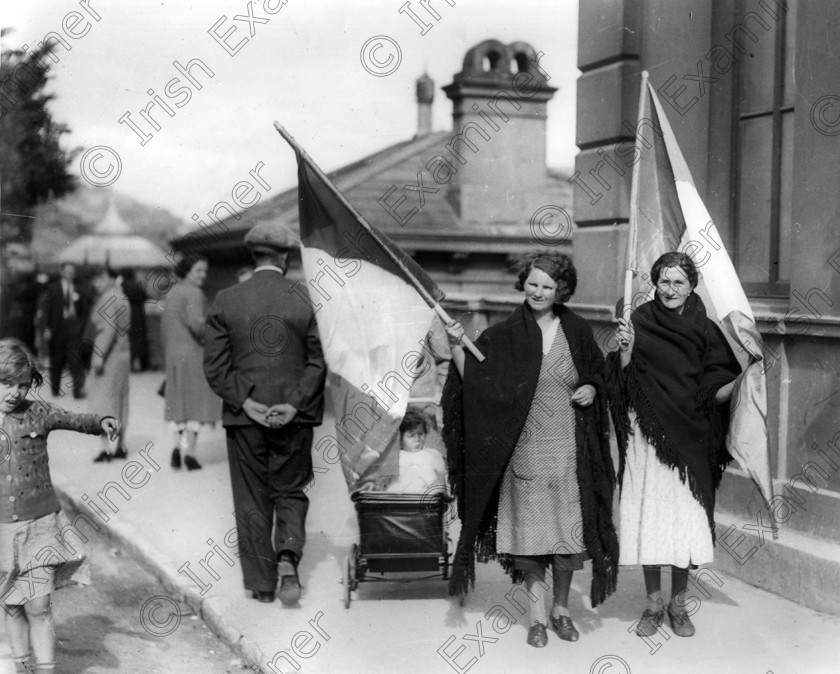 1264320 
 Local women at Cobh celebrate the evacuation of British troops from nearby Spike Island, Co. Cork in 1938 old black and white