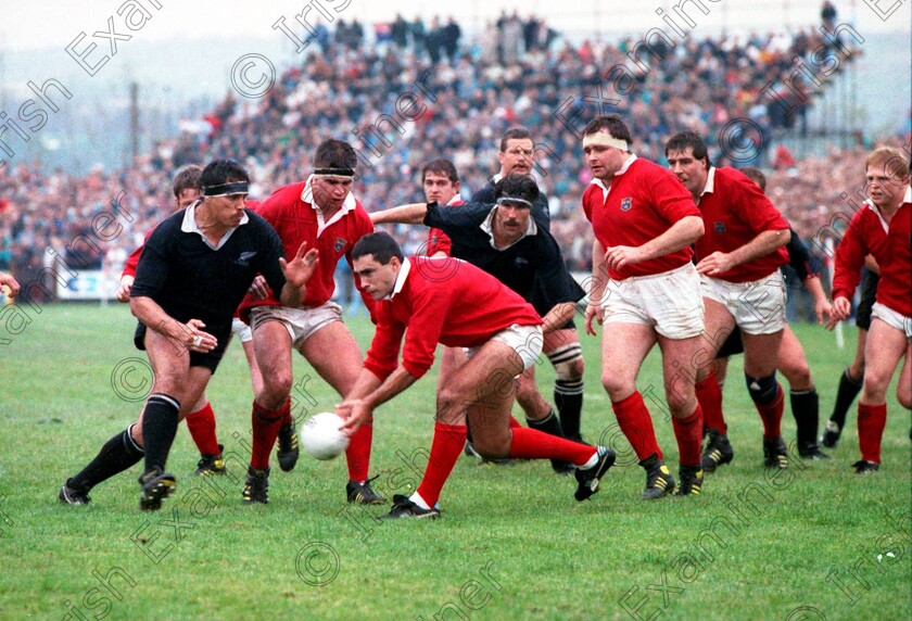 1052513 1052513 
 Rugby - Munster v. All Blacks at Musgrave Park, Cork 11/11/1989 Ref. C424/109