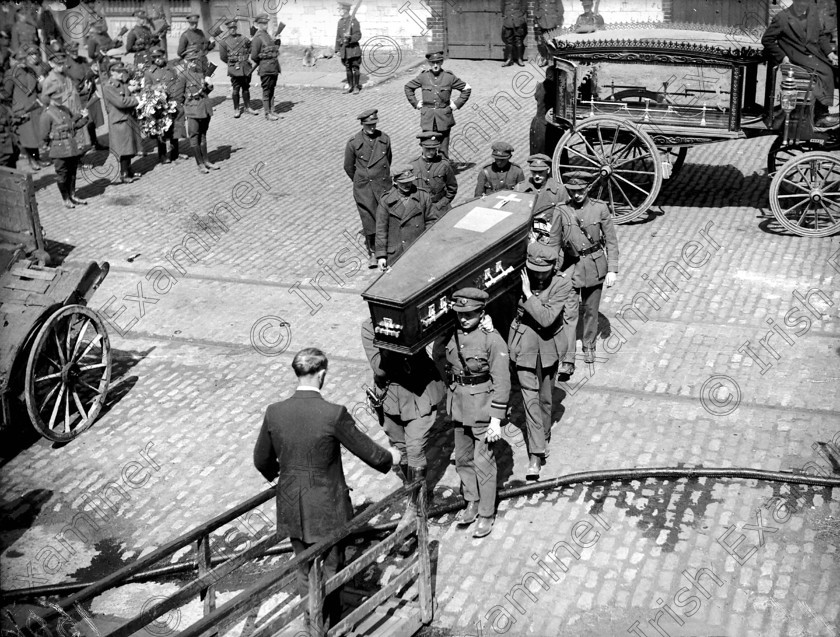 856159 
 For 'READY FOR TARK'
The coffin of General Michael Collins is carried aboard the 'Classic' at Custom House Quay, Cork to be transported by sea to Dublin in August, 1922. Ref. 1506. Old black and white funerals Irish Civil War