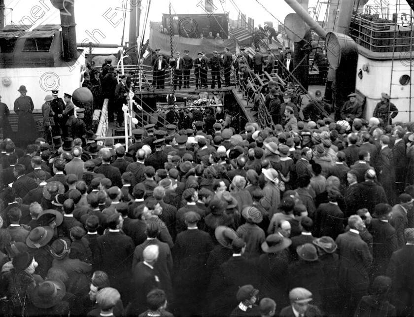 421314 
 Please archive -
Arrival of body of Terence McSwiney at Cobh on the steamer 'Rathmore' in October, 1920. 
29/10/1920 Ref.224.
Old black and white politics hunger strikes irish war of independence patriots