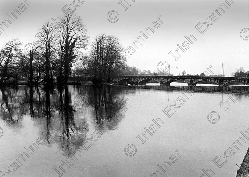 EOHNowandthenFermoy33 
 Now and Then Fermoy
Picture: Eddie O'Hare
View River Blackwater running through Fermoy, Co. Cork 12/3/1983 (Photo Eddie O'Hare) old black and white bridges