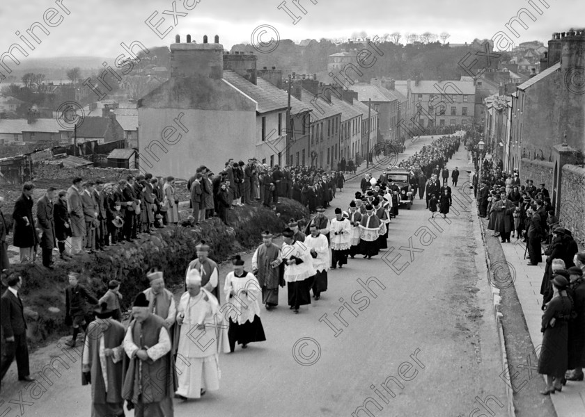 482915 482915 
 Please archive - The removal of the Bishop of Cloyne Robert Browne at Cobh. 27/03/1935 Ref 489B Old black and white removals funerals