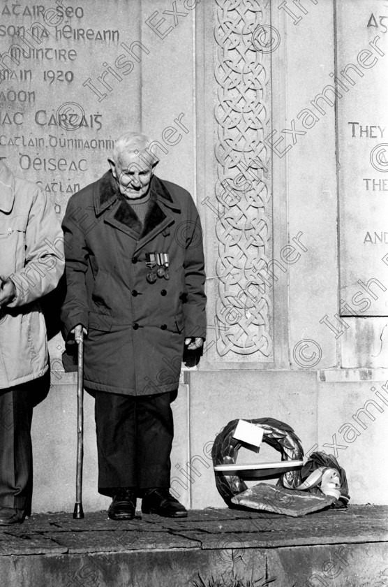 Ned Young next to wreath 
 Ref 364/114 Kilmichael, Nov.29th 1987, neg no.8a.