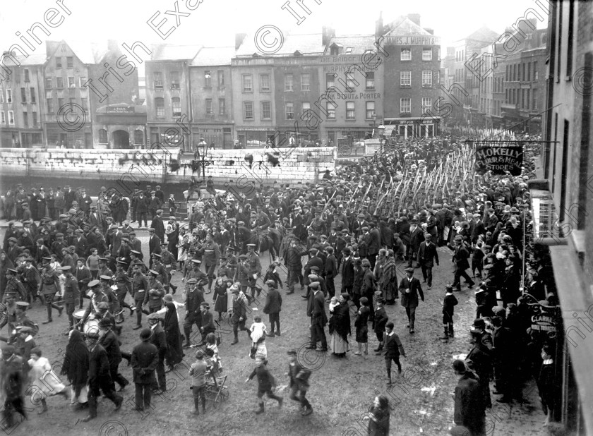 7803171 
 British Army First World War recruiting meeting at Shandon Street, Cork 01/10/1915