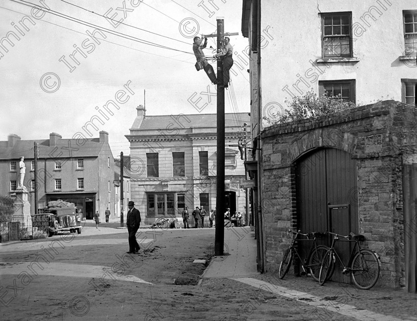 Bandon-old-and-new-07 
 For 'READY FOR TARK'
ESB workers in Bandon in May 1939 - Sean Hales monument is on left of picture Ref. 410C Old black and white electricity power