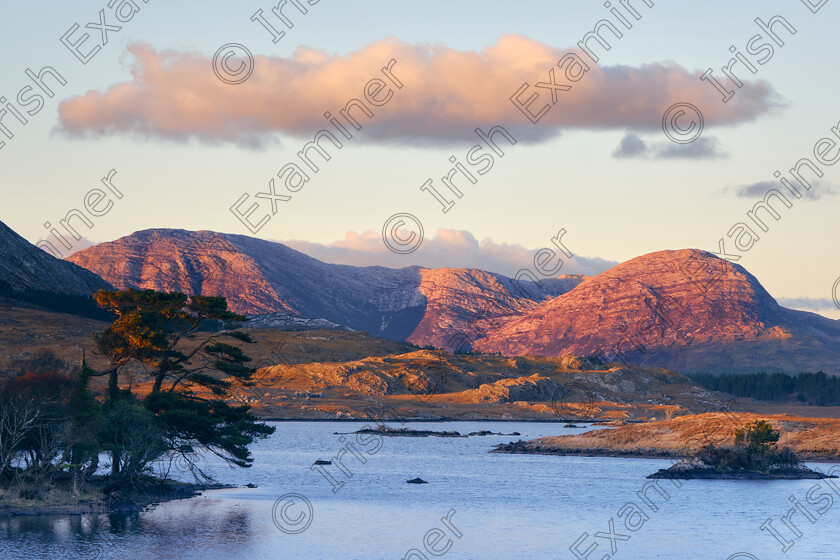 kilanowski-derry-lough-connemara-2022 
 Golden Connemara. Sunset at Derryclare Lough.