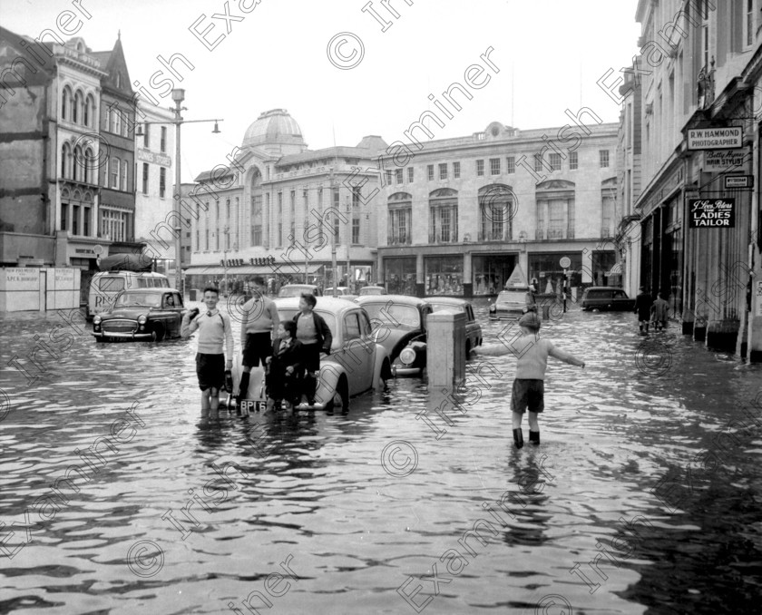 745286(1) 
 Flooding in Cork's Patrick's Street 22/10/1961 Ref. 47M Old black and white floods