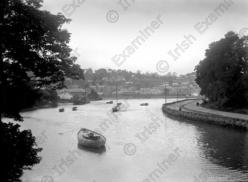 831007 831007 
 For 'READY FOR TARK'
View of Kinsale in August 1930 Ref. 518A old black and white boats