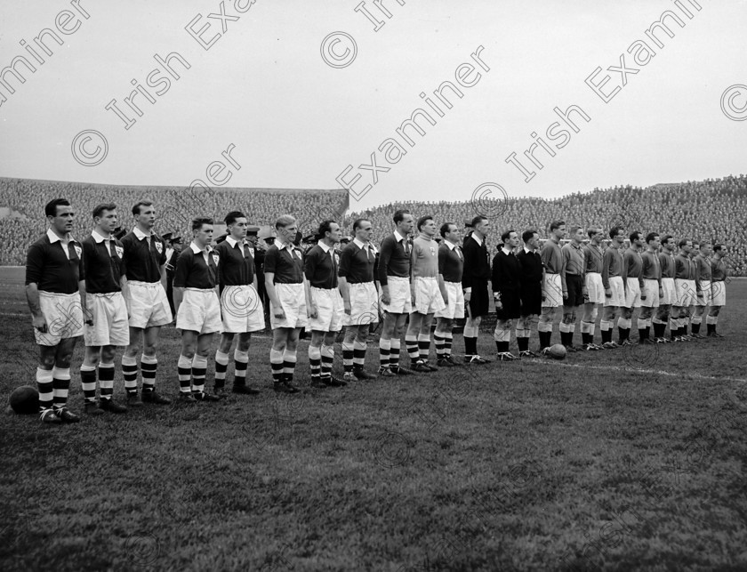 404165 
 The teams line up before the Ireland v. Norway soccer international at Dalymount Park, Dublin. 07/11/1954. Ref. 983G.
Old black and white