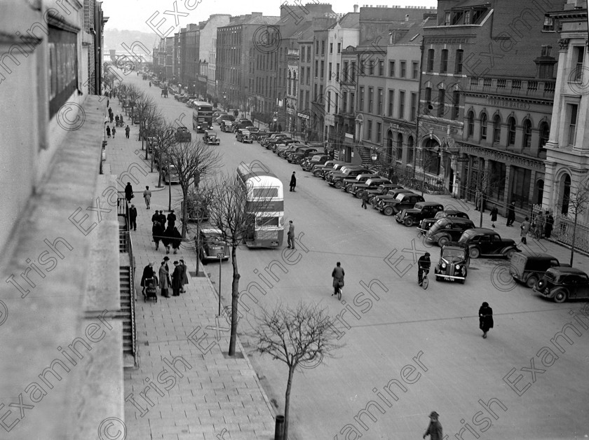 CSS9 South Mall Cork 887840 
 A view of the South Mall, Cork 01/03/1946 REF. CSS9 
 Keywords: old black and white streets city centre cars