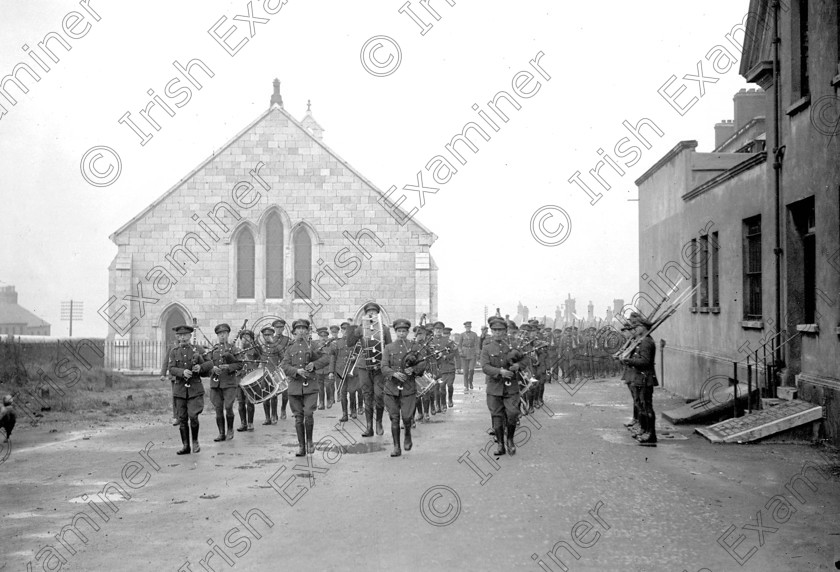 786600 
 For 'READY FOR TARK'
Members of the Irish Free State Army take over Michael (Collins) Barracks at Old Youghal Road, Cork at the end of the Civil War in 1923 Ref. 1549 old black and white soldiers troops