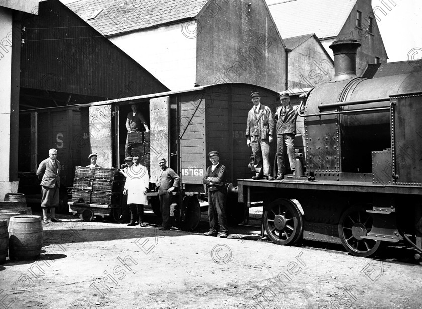 852558 852558 
 For 'READY FOR TARK'
Beamish and Crawford brewery at Bandon, Co. Cork 20/05/1931 Ref. 687A Old black and white breweries alcohol