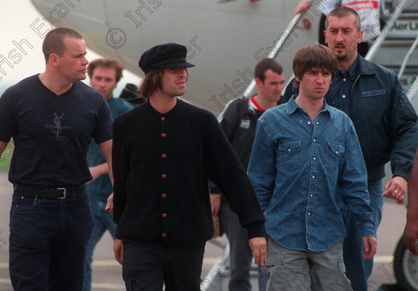 22658 -1371966312 
 LIAM AND NOEL GALLAGHER OF OASIS ARRIVING AT CORK AIRPORT .PICTURE DAN LINEHAN