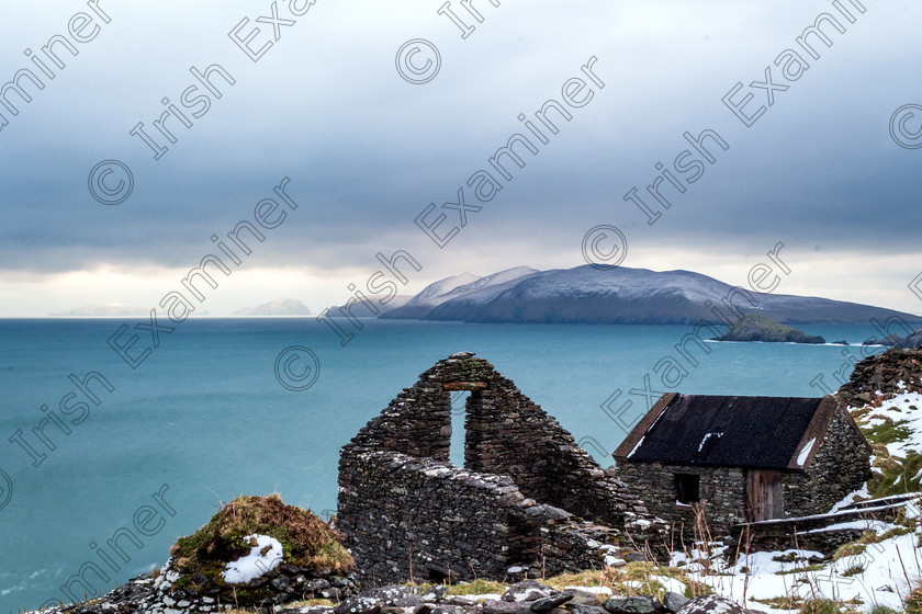 Na Blascaodí le sneachta-9828 
 The unusual sight of the Blasket Islands covered with snow after storm Emma - taken March 2nd 2018 from D?n Chaoin by Noel O Neill 
 Keywords: snow, west