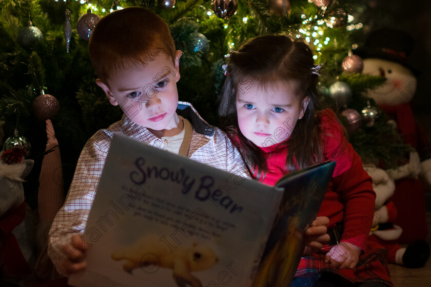 DSC 7952 
 Cian & LÃ­adh Murphy (Innishannon, Co. Cork) patiently waiting for Christmas.