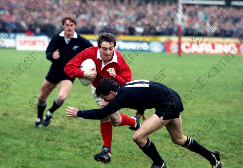 1052481 1052481 
 Rugby - Munster v. All Blacks at Musgrave Park, Cork 11/11/1989 Ref. C424/109