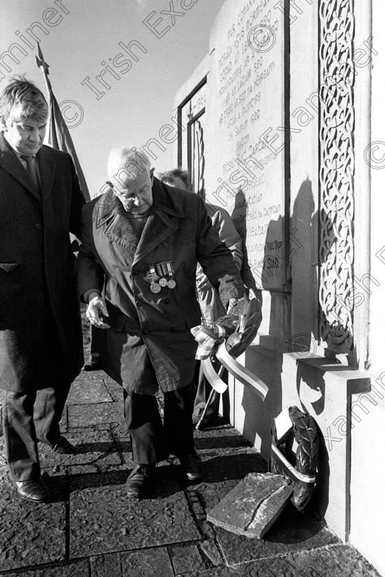 Ned Young Laying wreath 
 Ref 364/114 Kilmichael, Nov.29th 1987, neg no.18a.