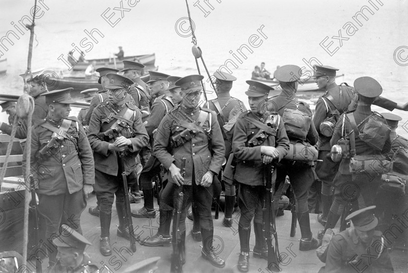 830446 
 For 'READY FOR TARK'
Irish Army soldiers pictured at Cobh following the takeover of the harbour forts from the British.11/07/1938 Ref. 174C Old black and white troops politics