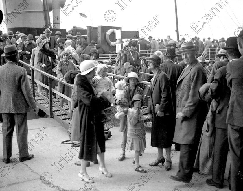 779394 779394 
 For 'READY FOR TARK'
Irish-American tourists arrive at Cobh on the tender Failte 29/06/1930 Ref. 533A Old black and white boats tourism