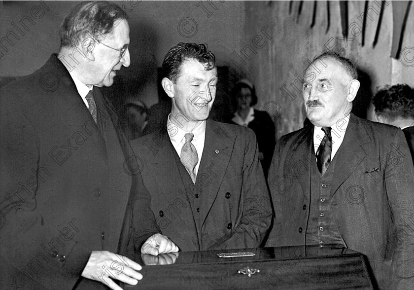 789252 789252 
 For County -
President Eamon De Valera makes a presentation to Martin Corry T.D. at Cobh. 30/01/1955 Ref. 102H Old black and white politics fianna fail republicans
cleaned up version .