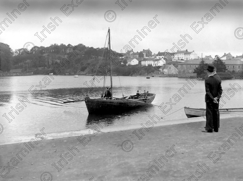 828342 828342 
 For 'READY FOR TARK'
Herring fishing at Kinsale, Co. Cork in August 1934 Ref. 398B old black and white fishermen boats