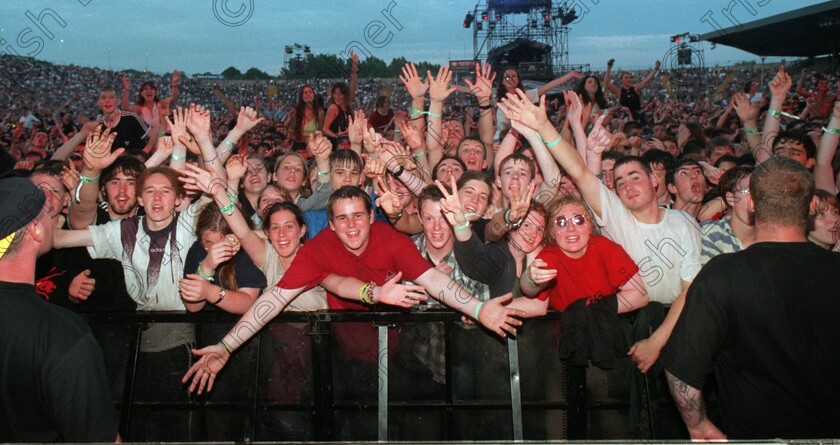 22619 -1371907648 
 HAPPY FANS AT THE SECOND OASIS CONCERT IN PAIRC UI CHAOIMH LAST NIGHT. PIC EDDIE O'HARE CROWD